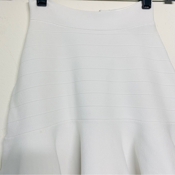 Guess Bodycon Flounce Fit & Flare White Mini Skirt - Picture 4 of 8